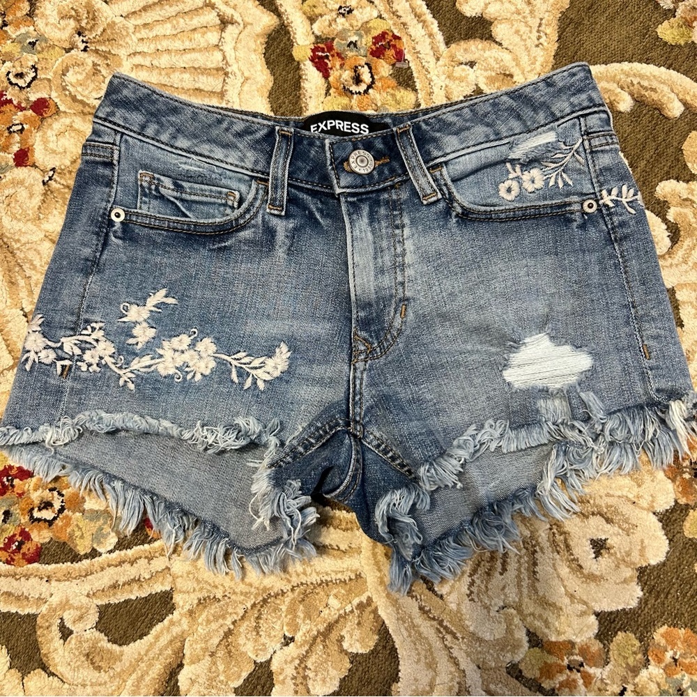 Express Blue White Floral Embroidered Distressed Fringe Hem Denim Jean Shorts